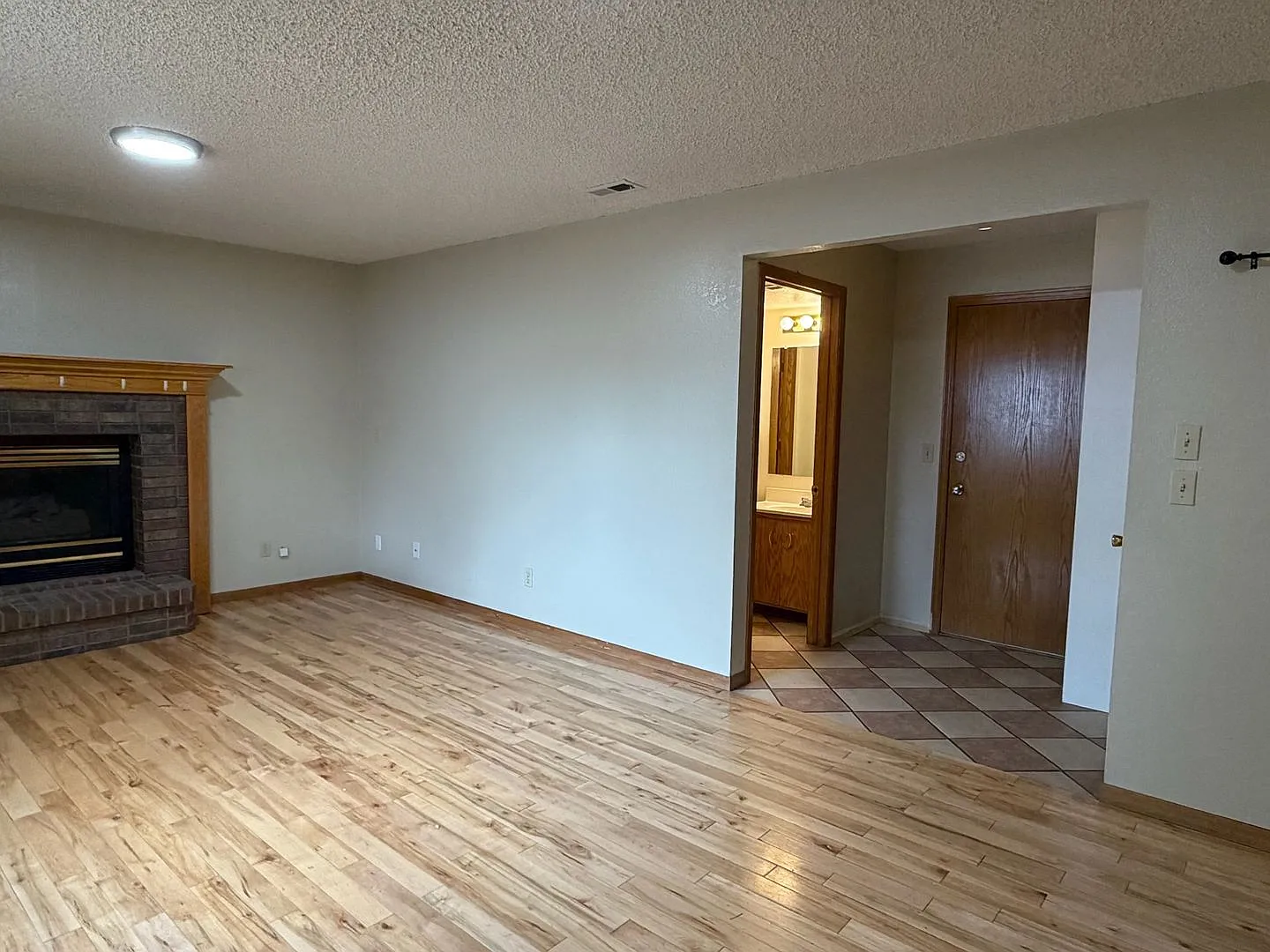3-Bedroom Home on a Quiet Cul-de-Sac with 3-Car Garage — Photo 3