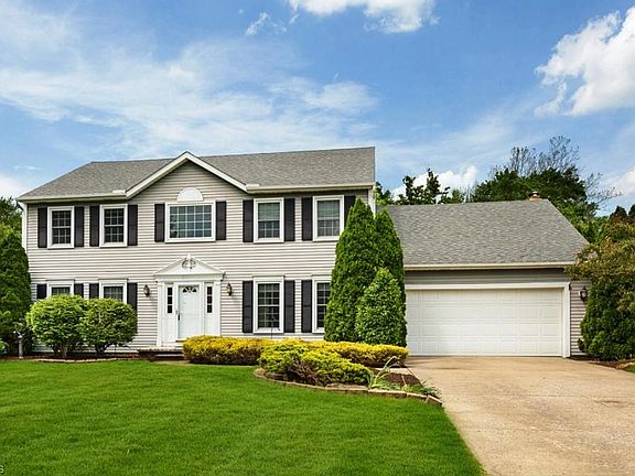 4th image of 32955 Seneca Dr