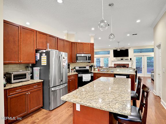 4th image of 408 IVY Court