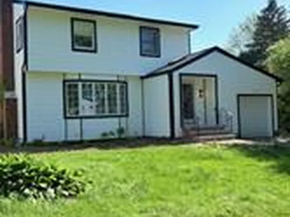 10 Elderwood Ln, Melville, NY 11747