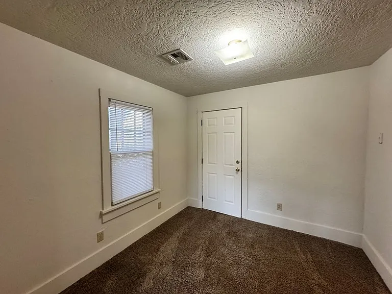 1607 S Jenkins Ave — Photo 6