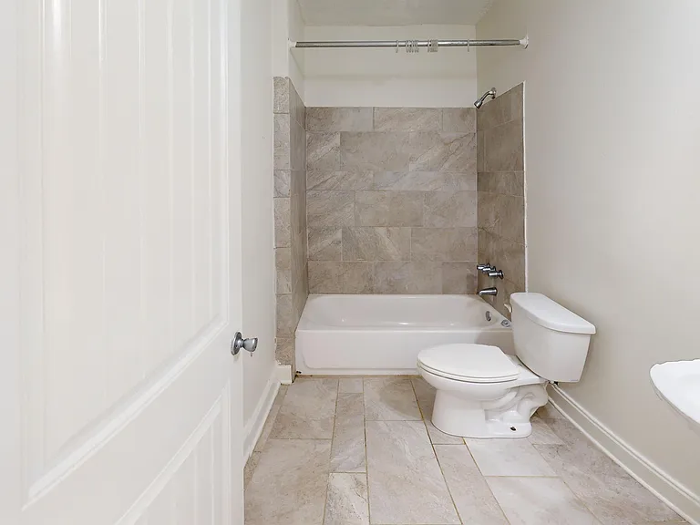 827 S Perry St #12 — Photo 8