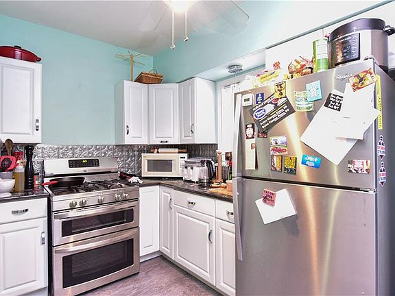 3rd image of 170 W Clark St