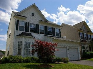 9242 Stephanie St, Manassas Park, VA 20111