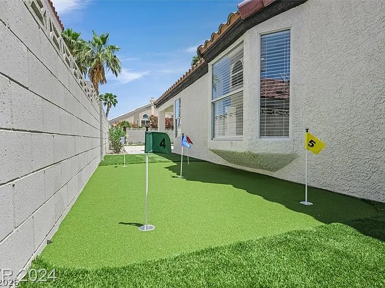 8 Barton Spring Cir — Photo 28