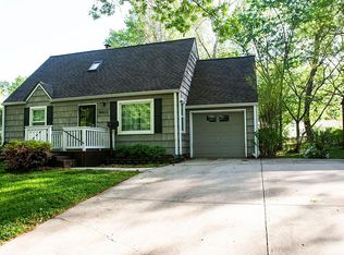 4611 W 72nd St, Prairie Village, KS 66208