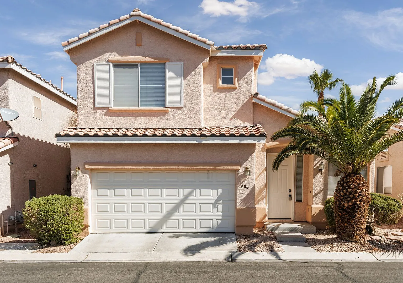 Dual primary suites in Silverado Ranch gated community with pool — Photo 2
