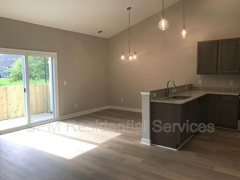 186 Lincoln Place Cir — Photo 4