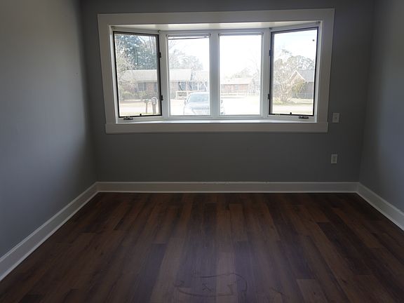 2nd image of 207 Berry Ct
