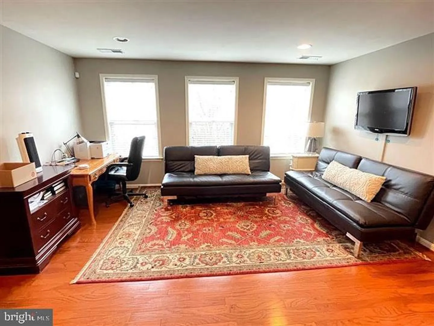 Amazing Townhouse with plenty of natural light — Photo 2