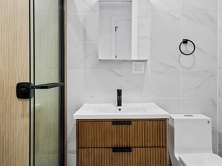 621 Vanderbilt Ave #4 — Photo 7