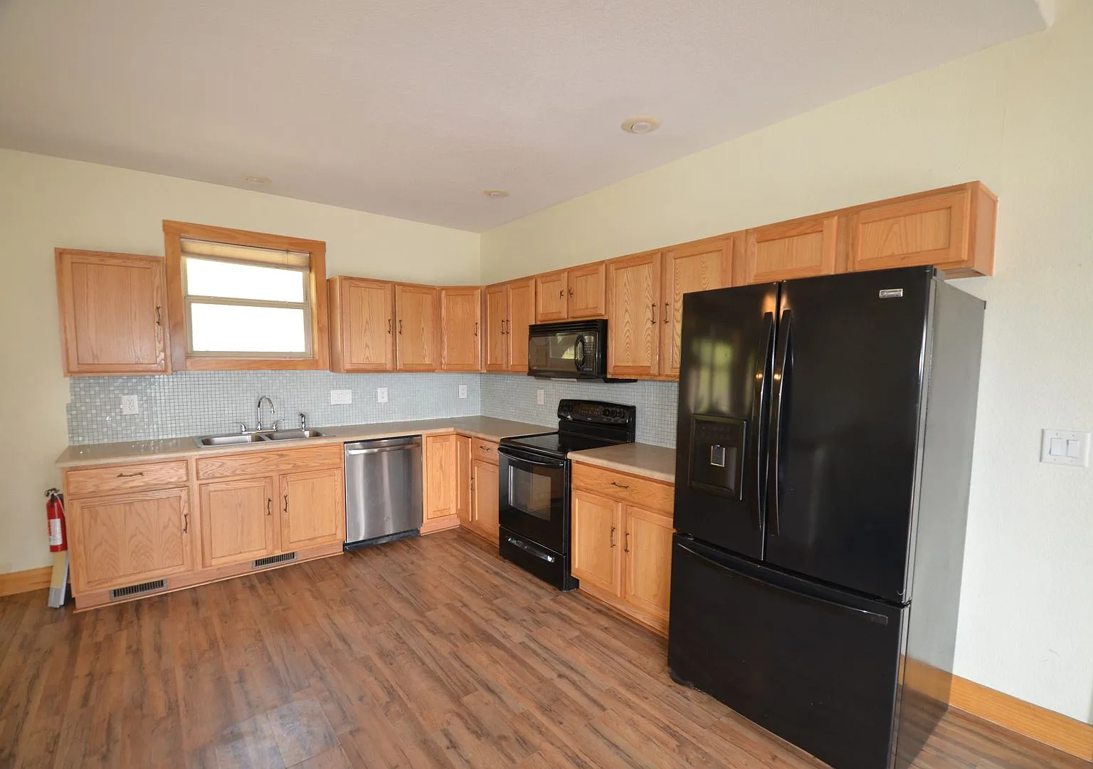 600 Edgewood — Photo 4