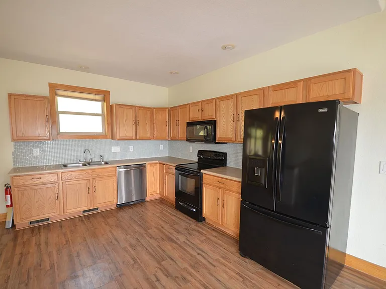 600 Edgewood Rd — Photo 4