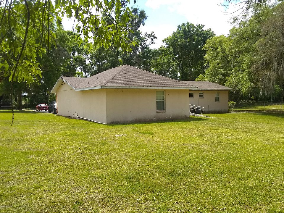 2nd image of 2801 NE 127th Pl
