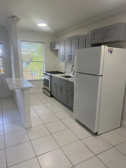 3807 SW 79th Ave — Photo 2