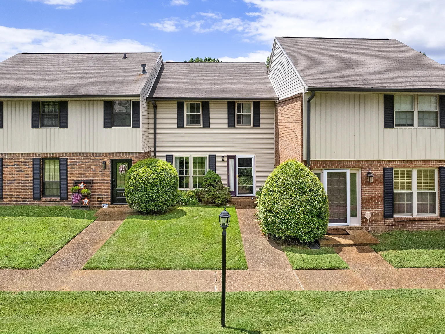 2 bed, 1.5 bath, 1218 sqft, $1,995 — Photo 3