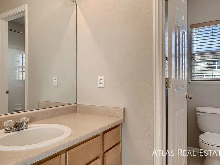 4526 Crow Creek Dr — Photo 10