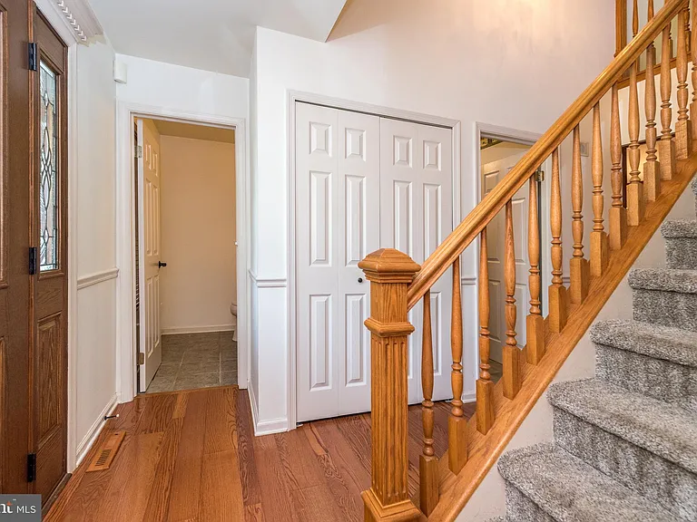100 Live Oak Dr — Photo 8