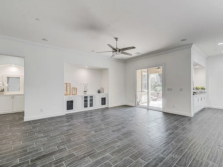933 Everest Peak Ave — Photo 6