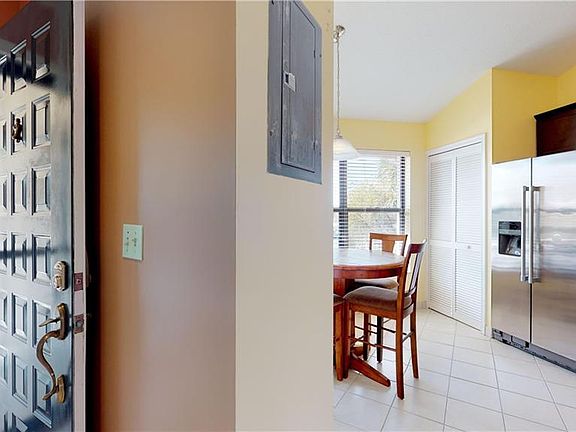 3rd image of 6061 SE Martinique Dr APT 201