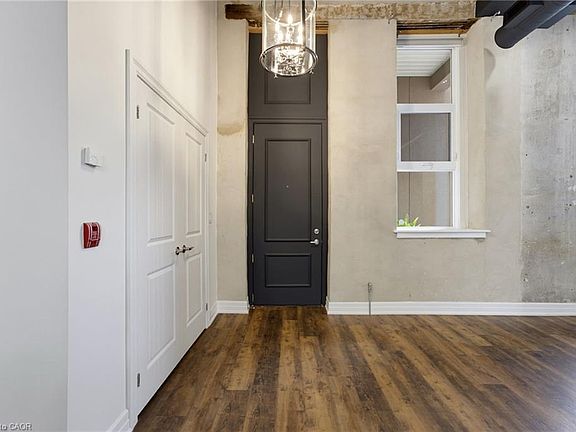 4th image of 25 Concession St #111