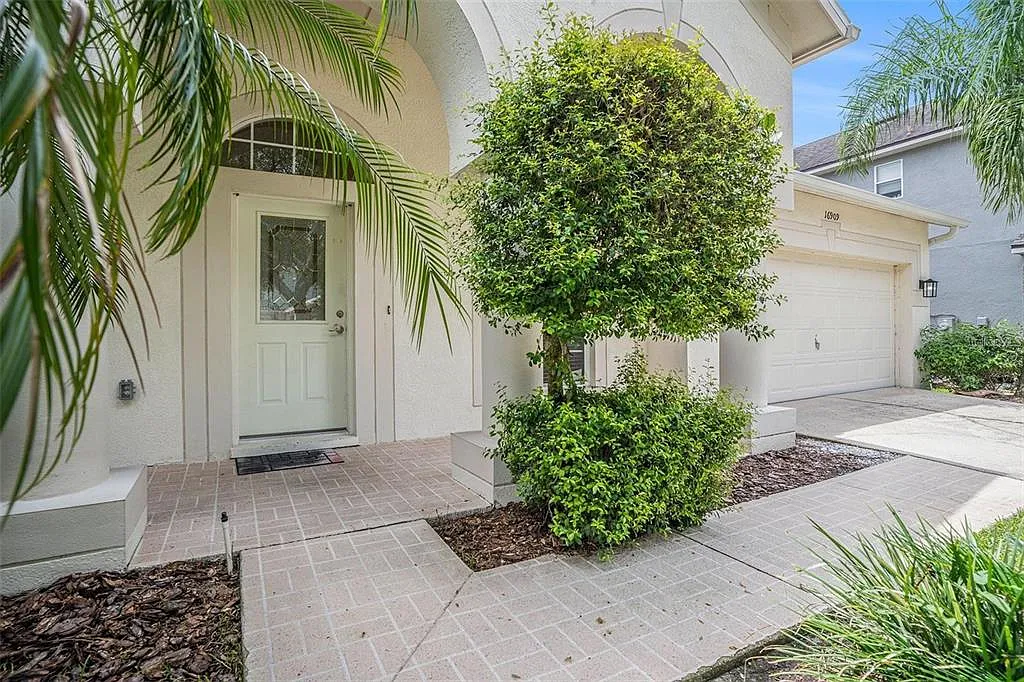 4 bed, 3.0 bath, 2400 sqft, $3,000 — Photo 3