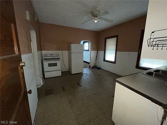 3rd image of 15625 Halliday Ave