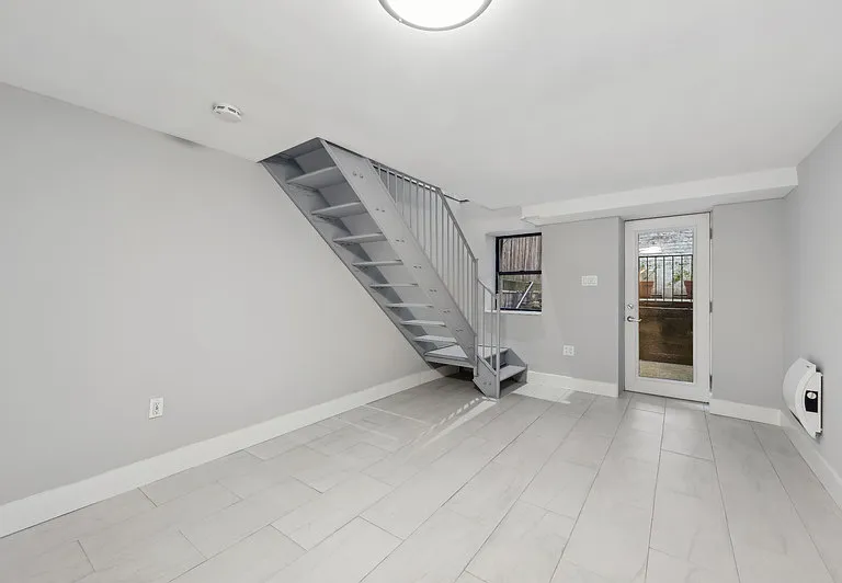1582 1st Ave #B — Photo 4