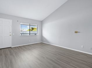 Roswell Avenue (905), Long Beach, CA 90804