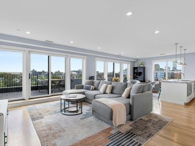150 W Broadway #PENTHOUSE 4, Boston, MA, 02127