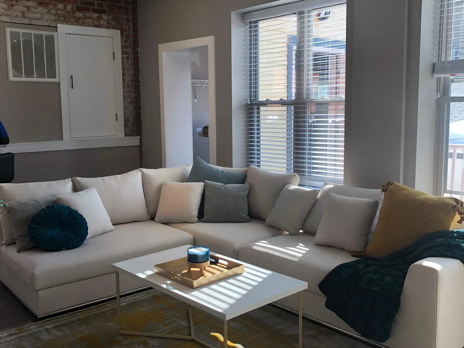 2 bed, 1000 sqft, $3,200 — Photo 2