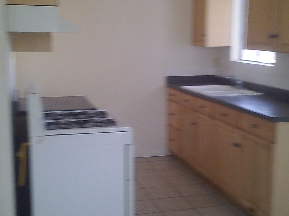 2nd image of 8837 Catalpa Ave