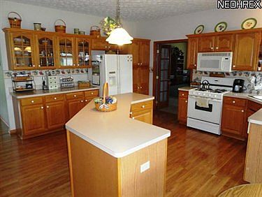 3rd image of 2464 Stonefield Dr