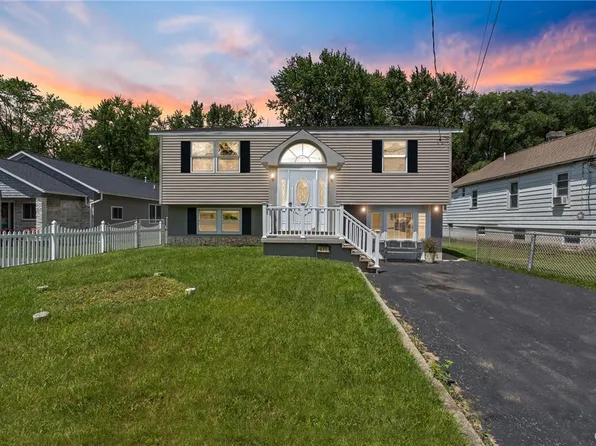 411 Frederick St E, East Syracuse, NY 13057