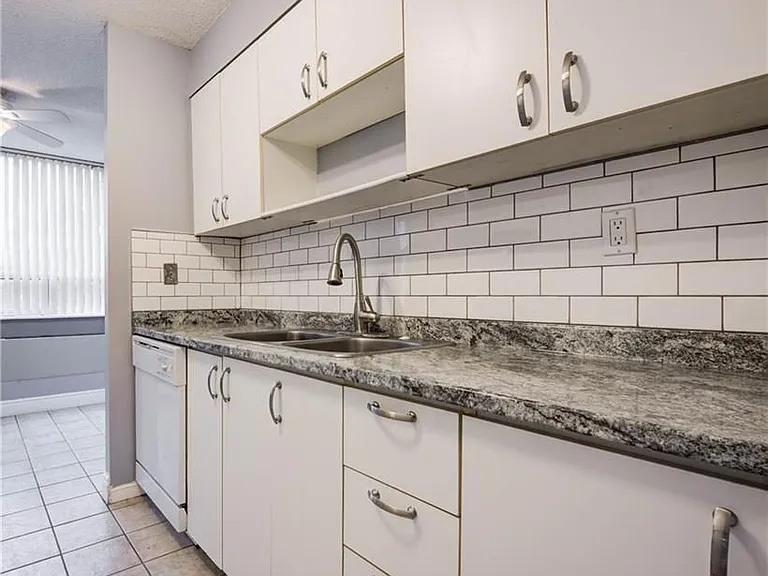 3227 King St E #503 — Photo 10