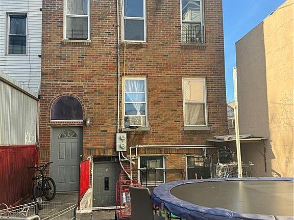 2nd image of 2760 W 15th St