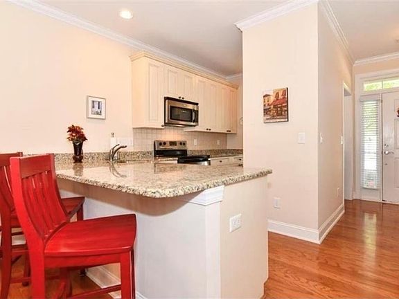 4th image of 4094 Baylor St