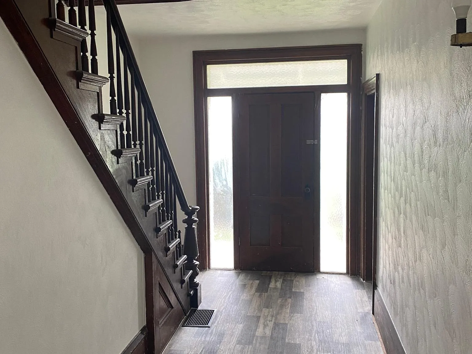 4 bed, 2352 sqft, $1,250 — Photo 3