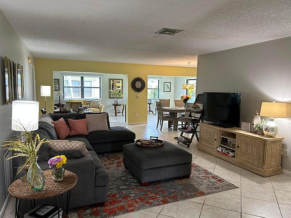 3rd image of 6079 Peachtree Lane
