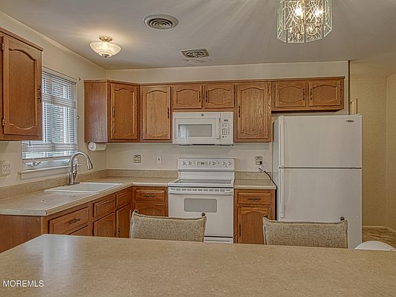 4th image of 159 Hudson Parkway #A