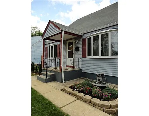 404 2nd St photo 1