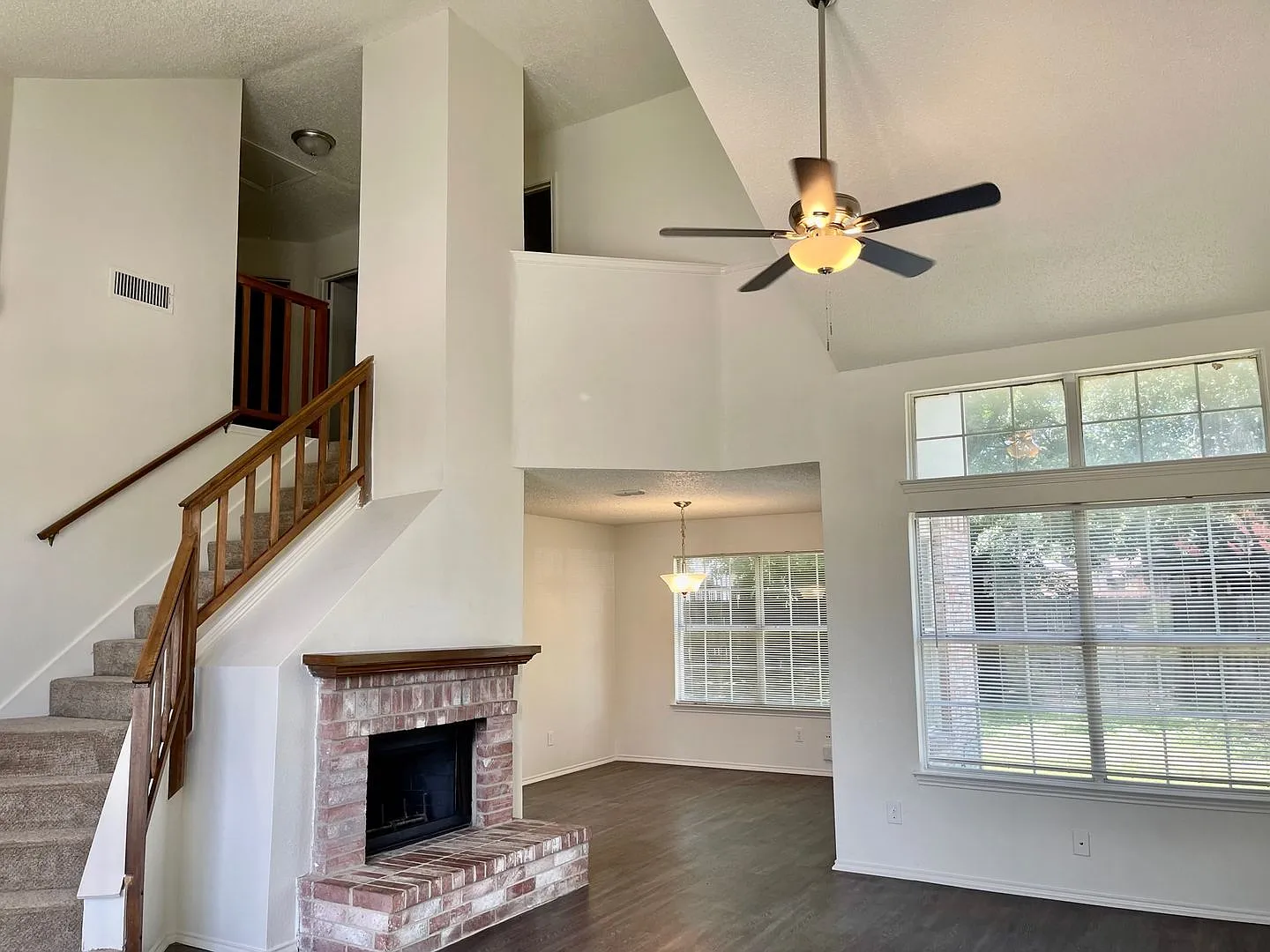 Nice 2 Story Home in Arlington ISD — Photo 2