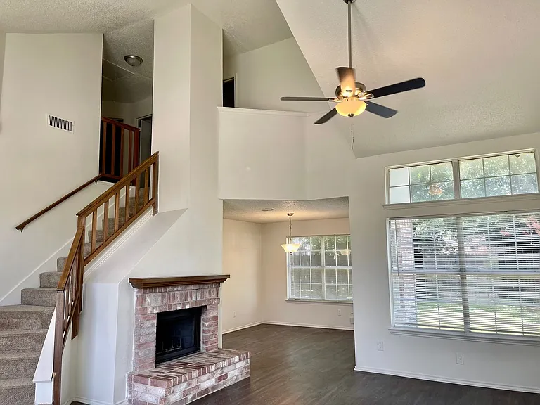 5202 Sherburne Dr — Photo 2