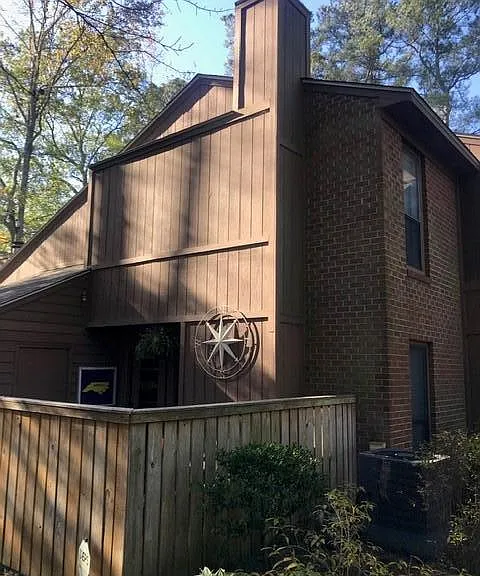 1214 Ash Cir — Photo 1
