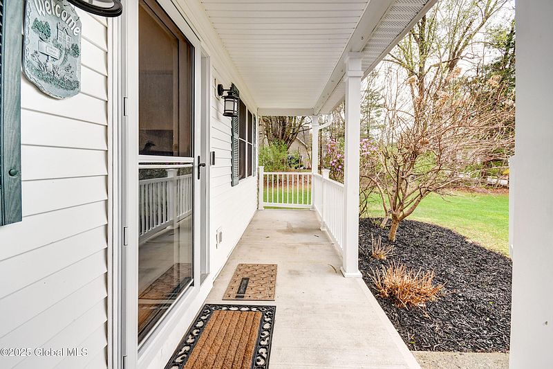 4th image of 17 Sweetbriar Drive