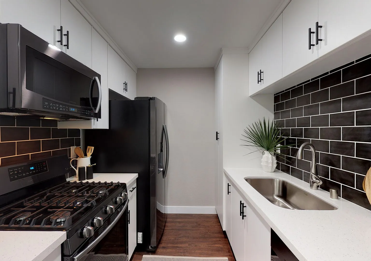 The Hideaway — Photo 1