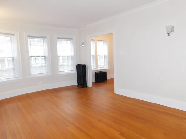 506 5th St #12, Wilmette, IL 60091