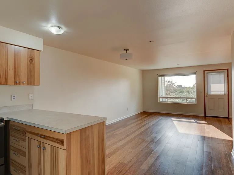 485 SW Bayshore Dr #D102 — Photo 3