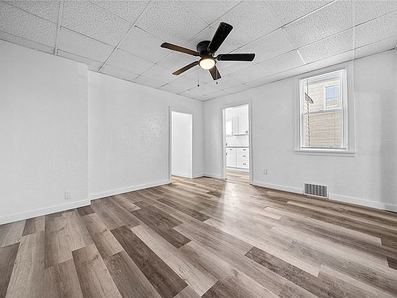 5th image of 833 Estella Ave