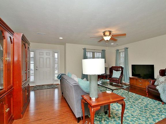 5th image of 611 Moran Ave